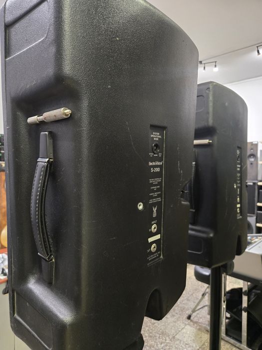 Kolumny estradowe ELECTRO VOICE  S 200 .