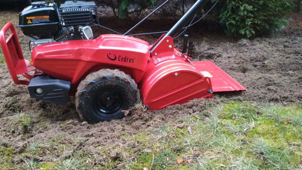 Wynajem glebogryzarka glebogryzarki z napędem usługi DOWÓZ