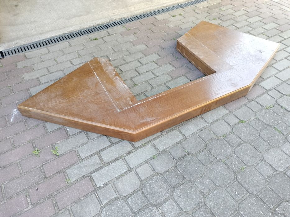 Sprzedam używane dębową narożną półkę do kominka