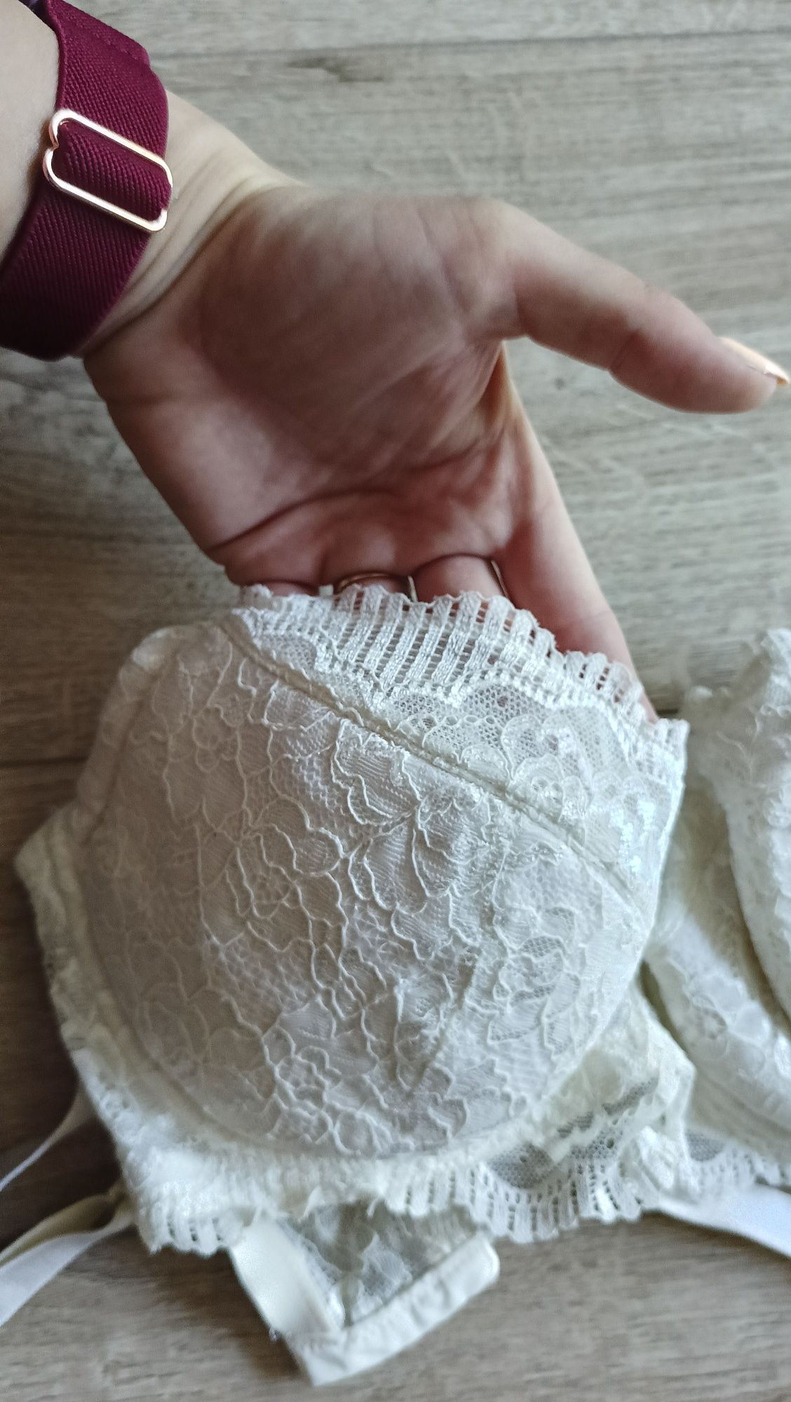 Biały biustonosz koronkowy Esotiq 70e