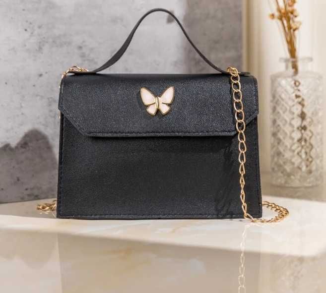 Torebka mała czarna kopertówka złoty dopinany łańcuszek 19*12cm