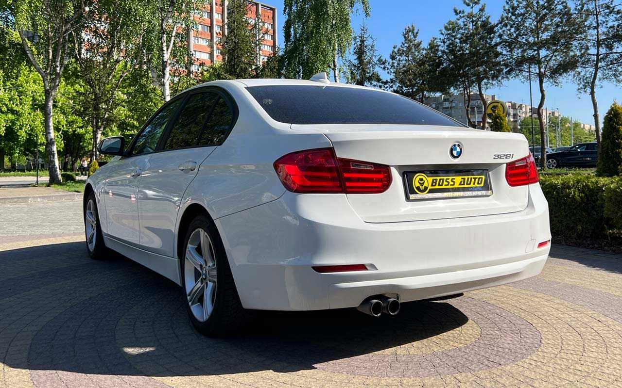 BMW 328і 2012 року