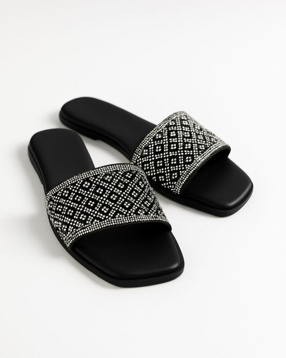 Sandálias Pretas com Aplicações Brilhantes