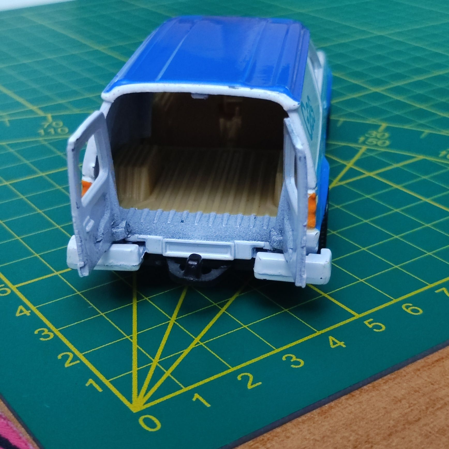 Corgi Ford Escort 1:36