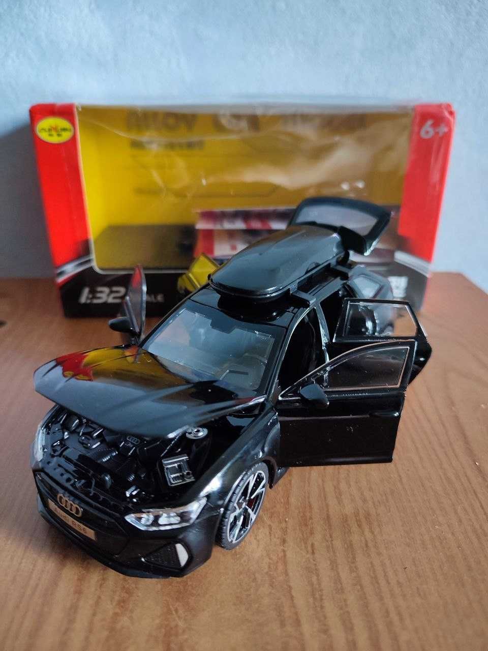 Металева Audi RS 6 колекційна модель, іграшка, є світло і звук 1:32