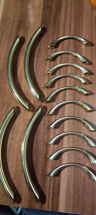 Złote uchwyty meblowe