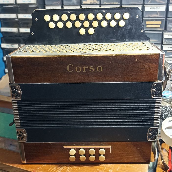 Vendo Hohner corso Concertina La# / Re# 2 voz