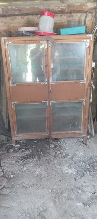 2 инкубатори,великі