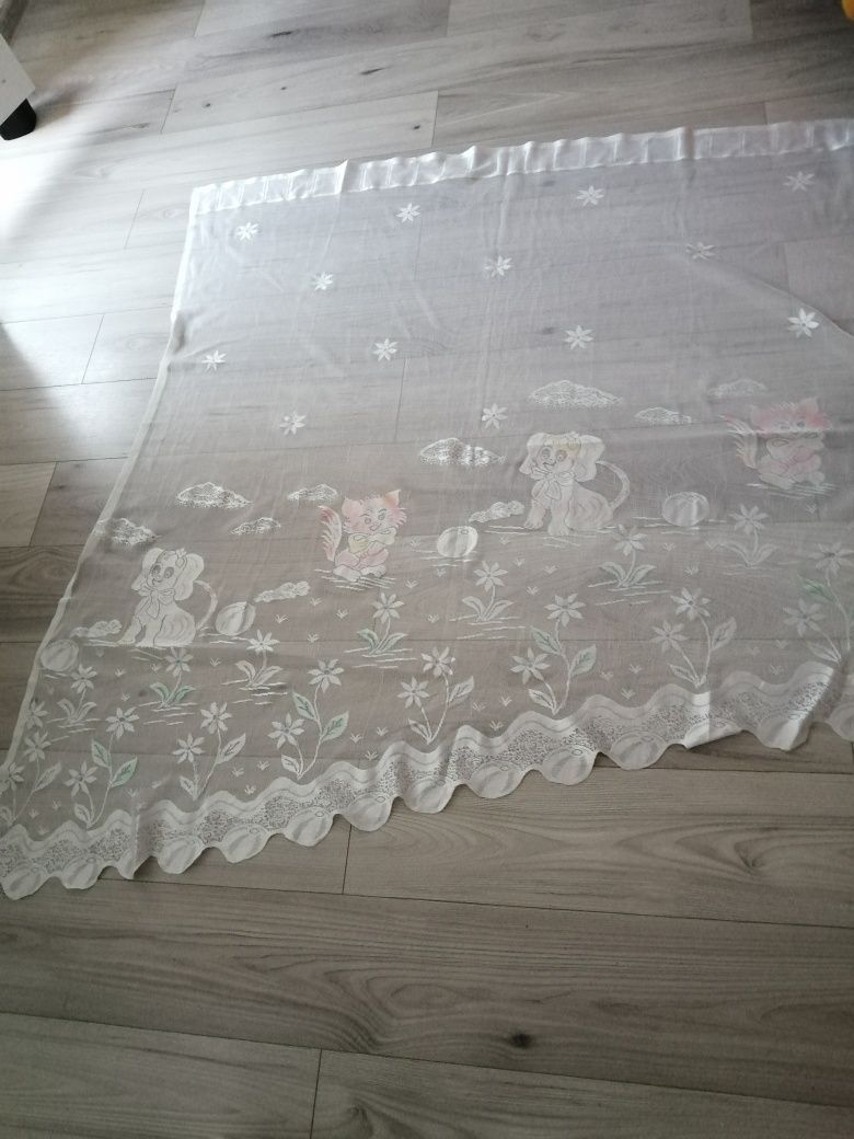 Biala firana dziecinna