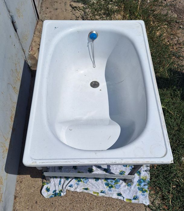 Ванна эмалярованная на металлическом каркасе. Бесплатная доставка