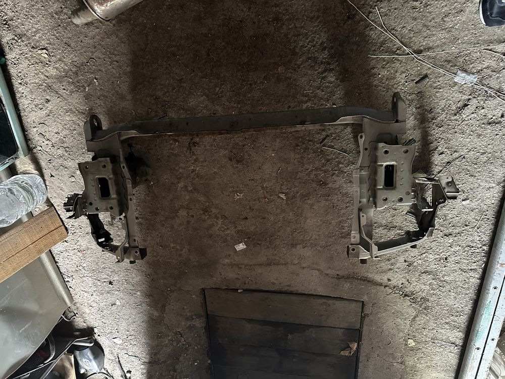 Передняя часть toyota avensis t25