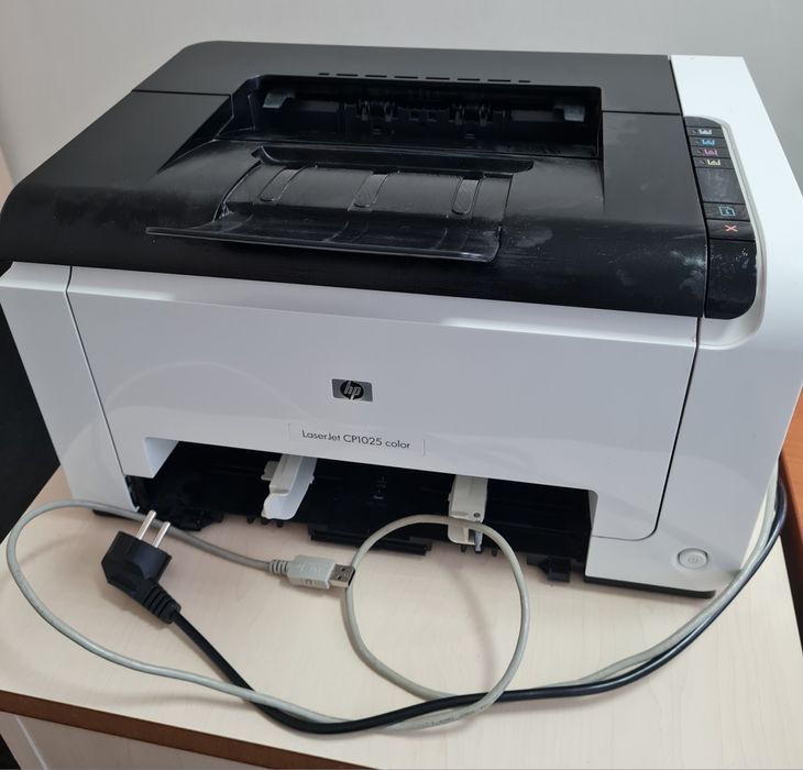 Продаю лазерний принтер HP Color LaserJet CP1025 - кольоровий