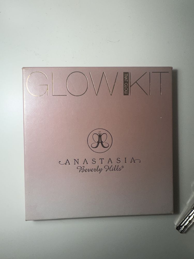 Anastasia Beverly Hills rozświetlacz Glow Kit Sephora