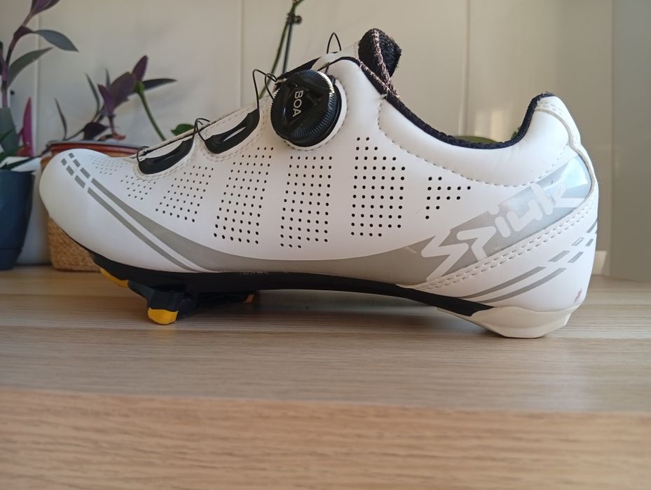 Sapatos de estrada spiuk