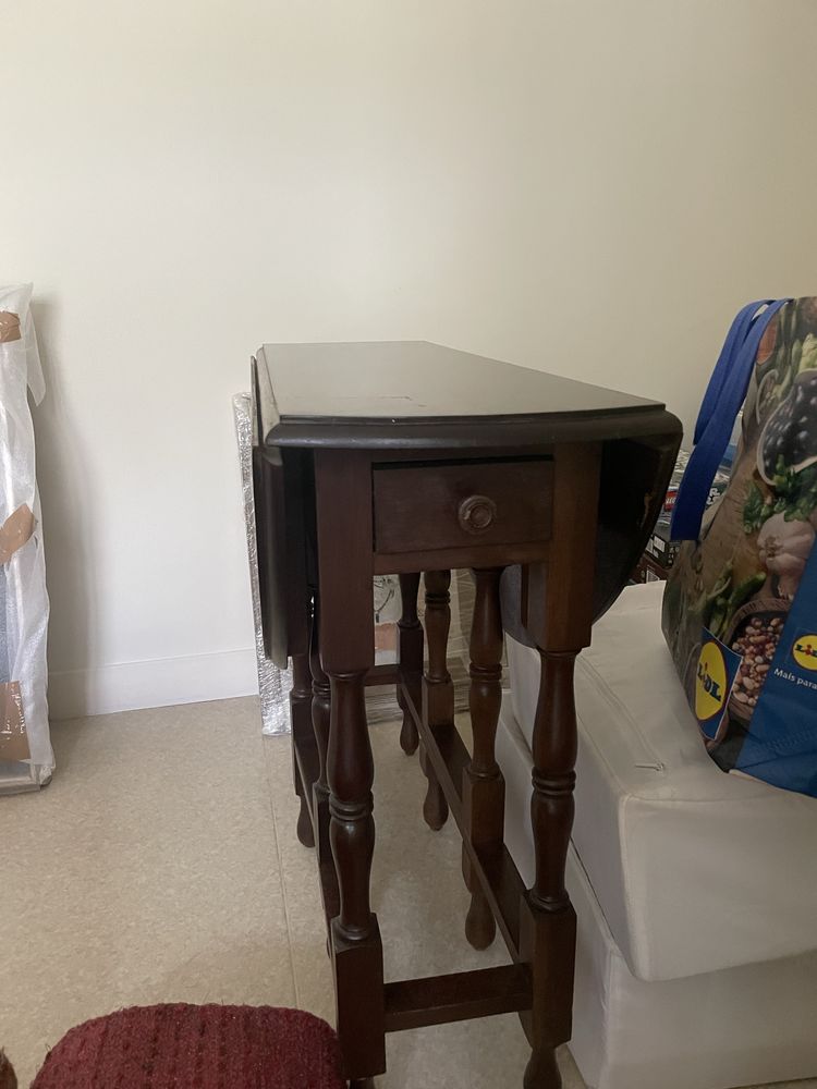 Mesa de abas antiga e em muito bom estado