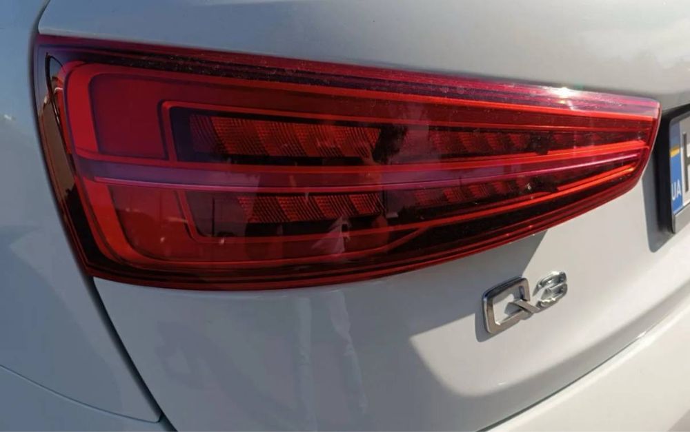 Автомобиль AUDI Q 3