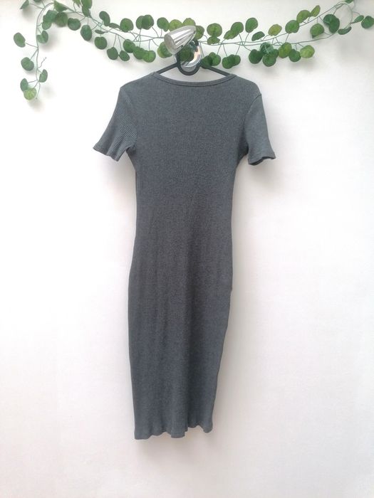 Vestido Cinzento Justo