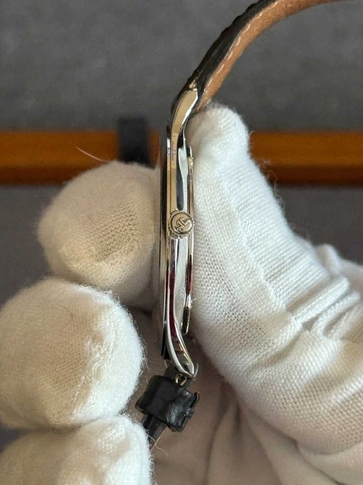 Relógio Jaeger-LeCoultre Master Ultra Thin, modelo 145.8.79, 34 mm