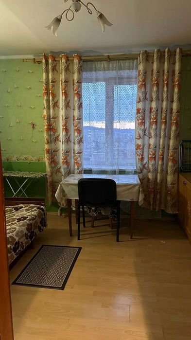 Оренда ізольованої кімнати в 3-ох кімн. квартирі по вул. Щурата