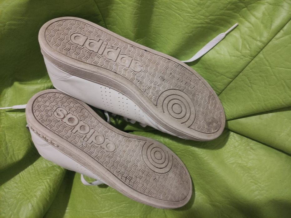 Ténis/ Sapatilhas Adidas 
Tamanho 42
Usadas. Ver fotos.

Entrega em mã