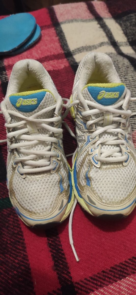 Красовки asics в гарному стані