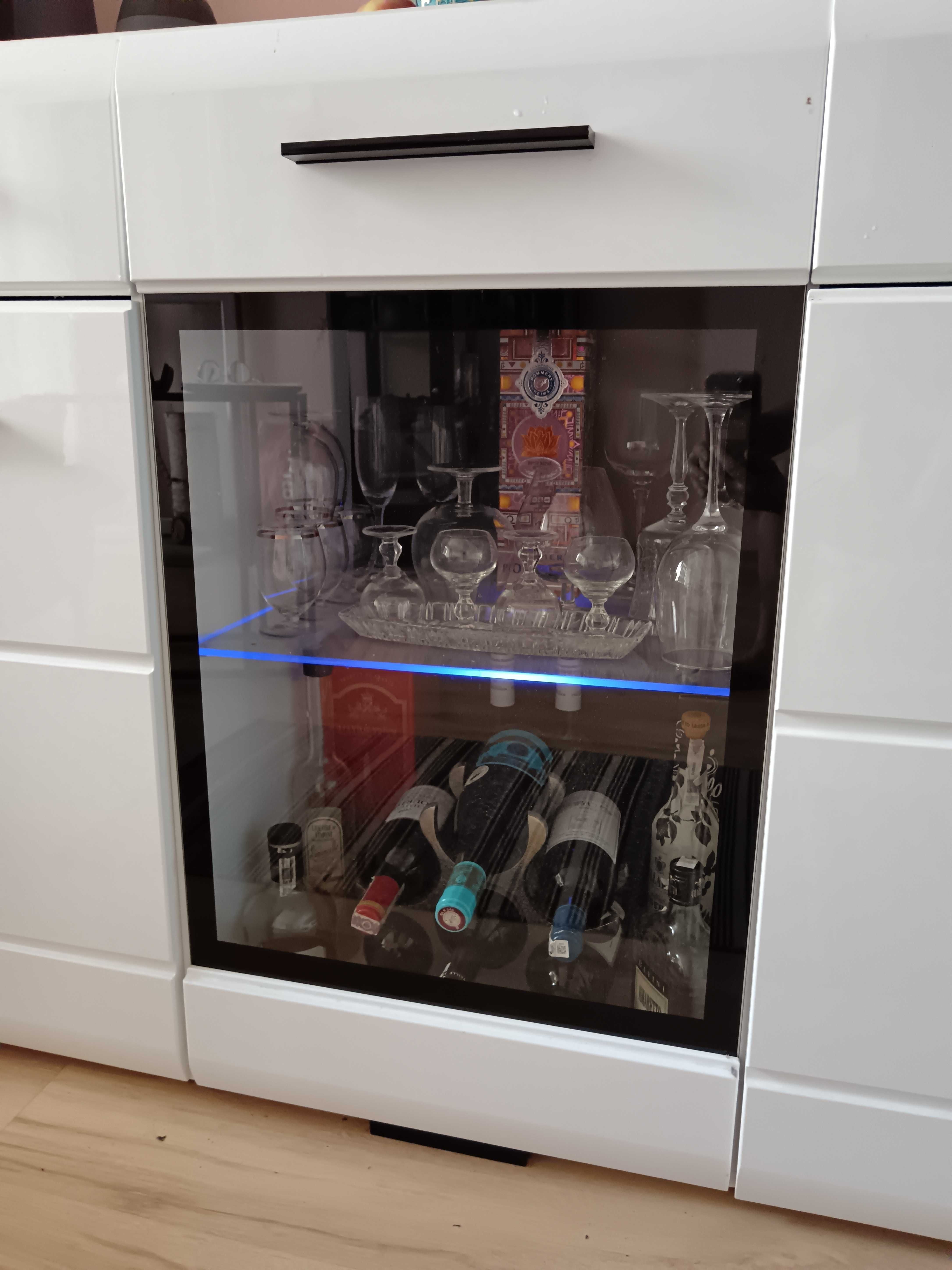 KOMODA  z  WITRYNĄ + oświetlenie