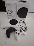 Xbox Series S 512GB z dwoma padami