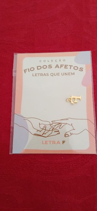 Letra F, da coleção Fio dos Afetos, nova