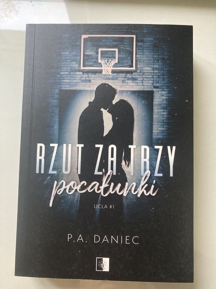Rzut za trzy pocałunki - P. A. Daniec