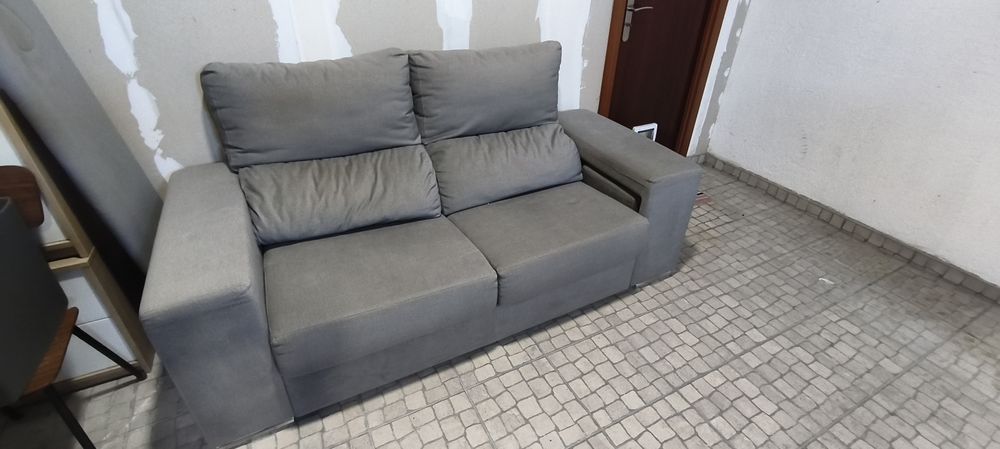 Sofá 2lugares com puffs