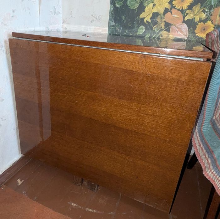 Розкладний стіл-тумба