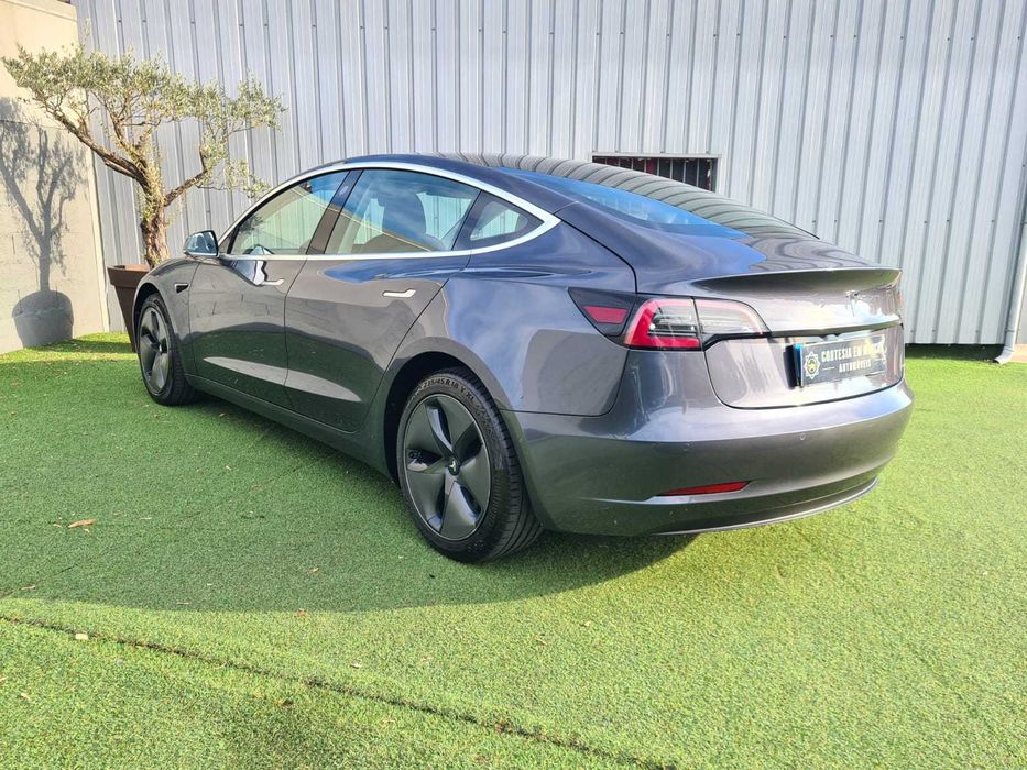 Tesla
Model 3 Standard Range Plus RWD