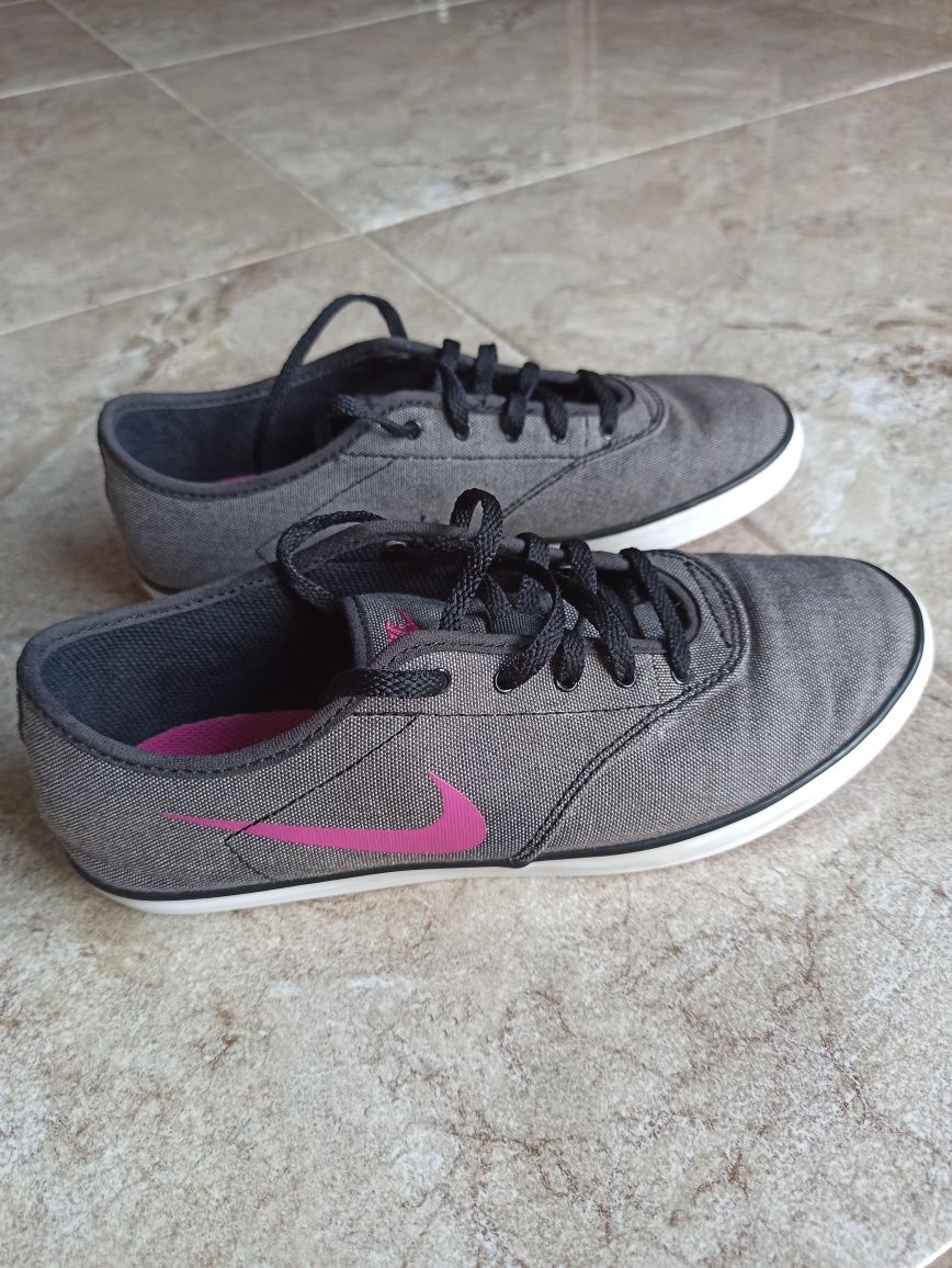 Trampki buty Nike 37.5