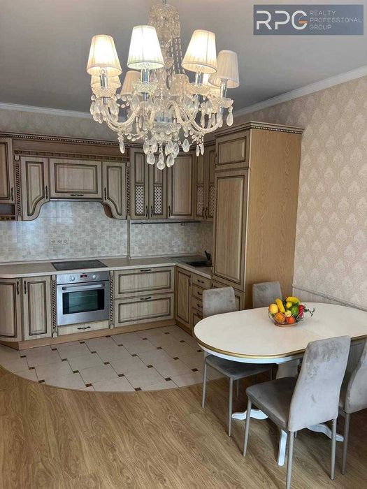 Продам 2к квартиру 10хв метро Деміївська з дизайнерським ремонтом