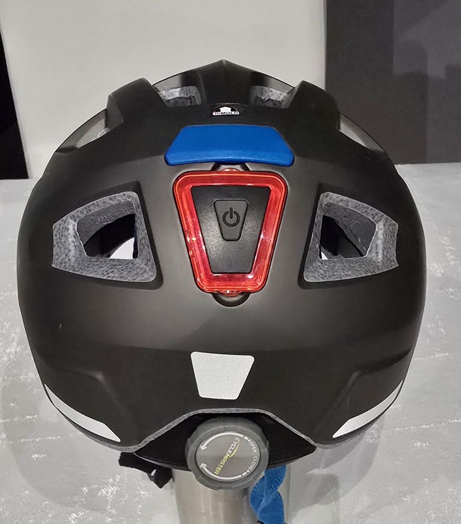 Kask rowerowy NOWY z lampką z tyłu