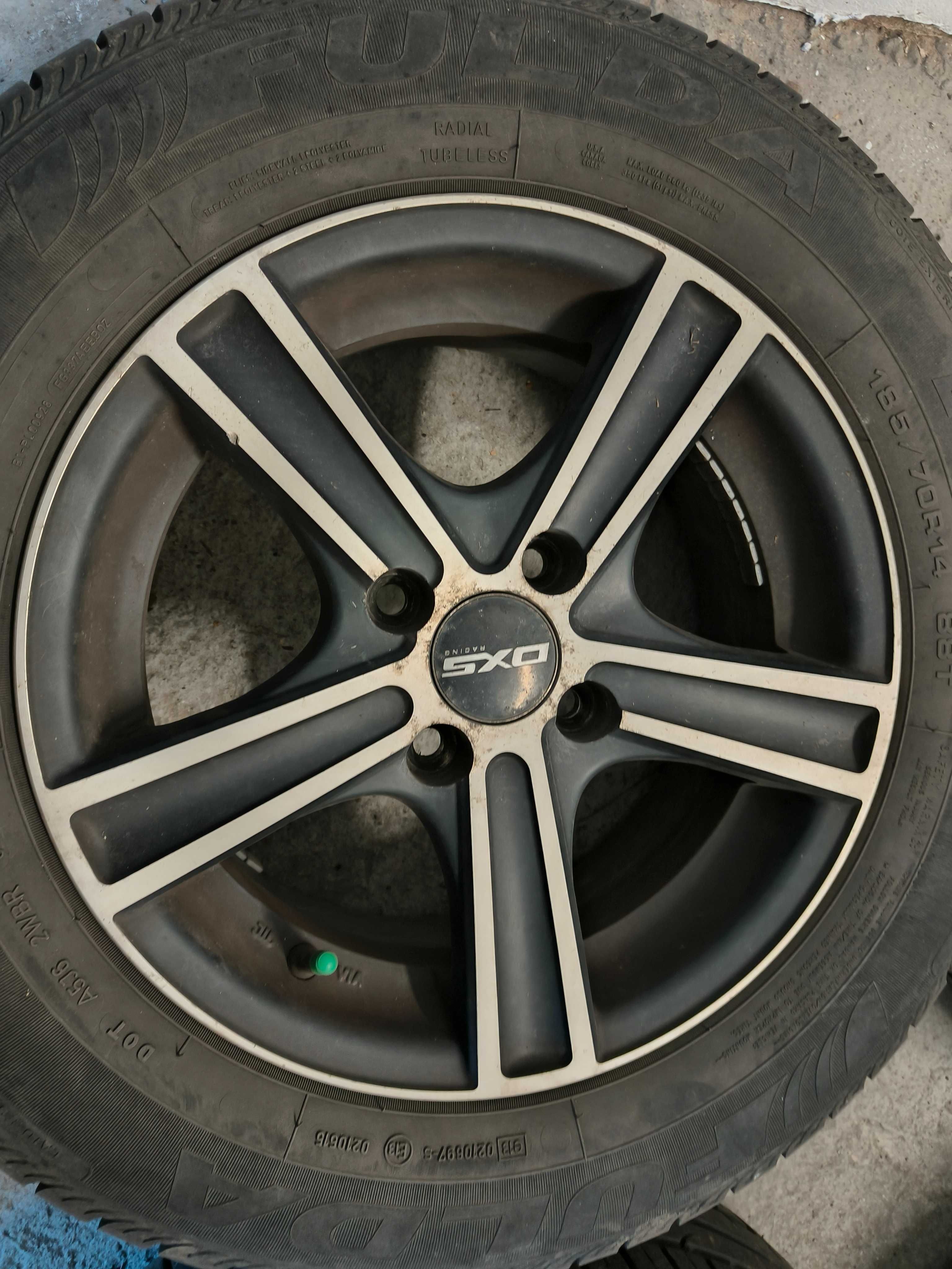 Felgi aluminiowe DXS 14 4x100 średnica 67,1 Honda plus opony