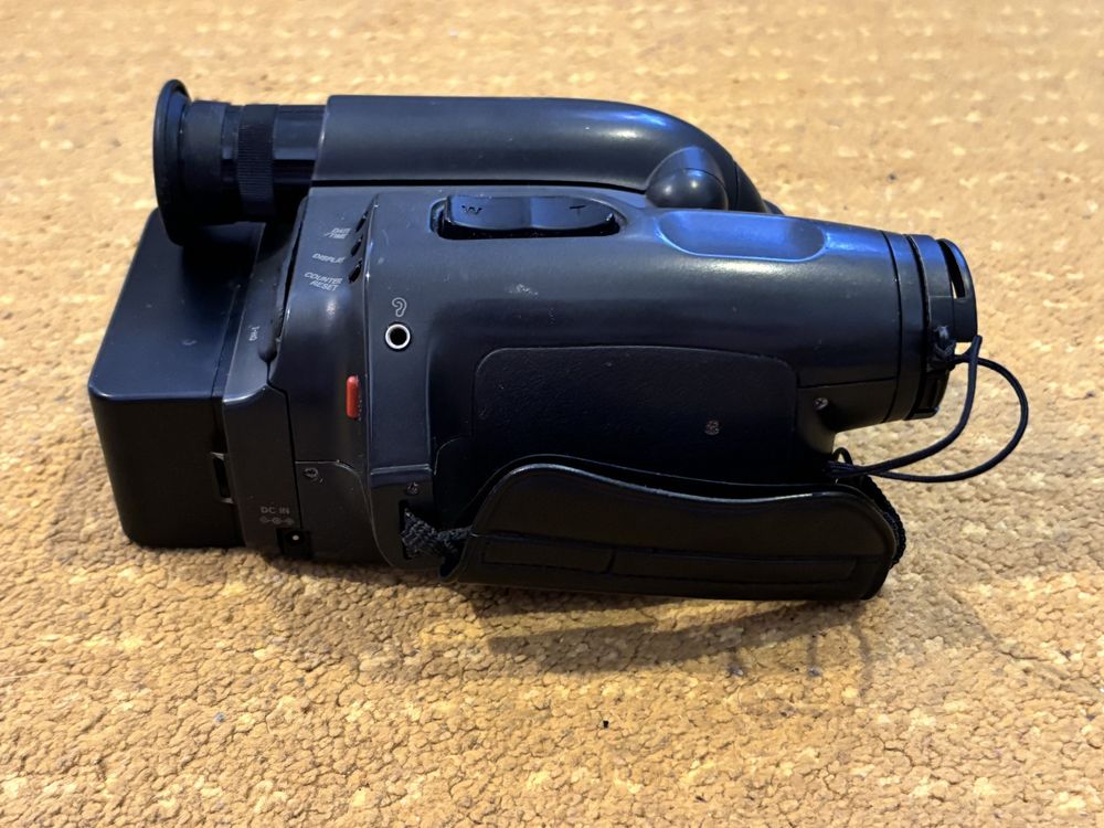 Akai PV-M2