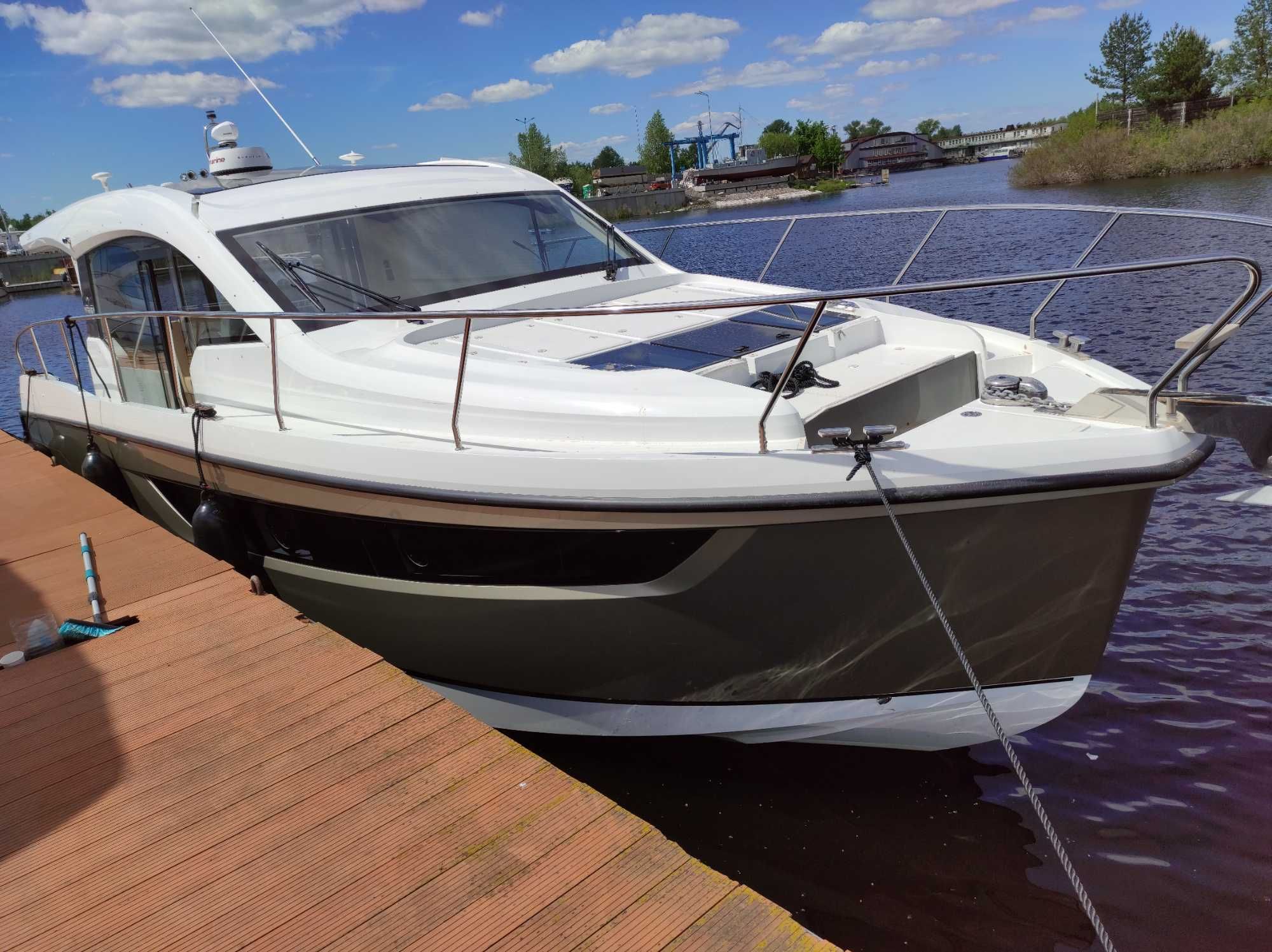 Продам яхту Sealine С390