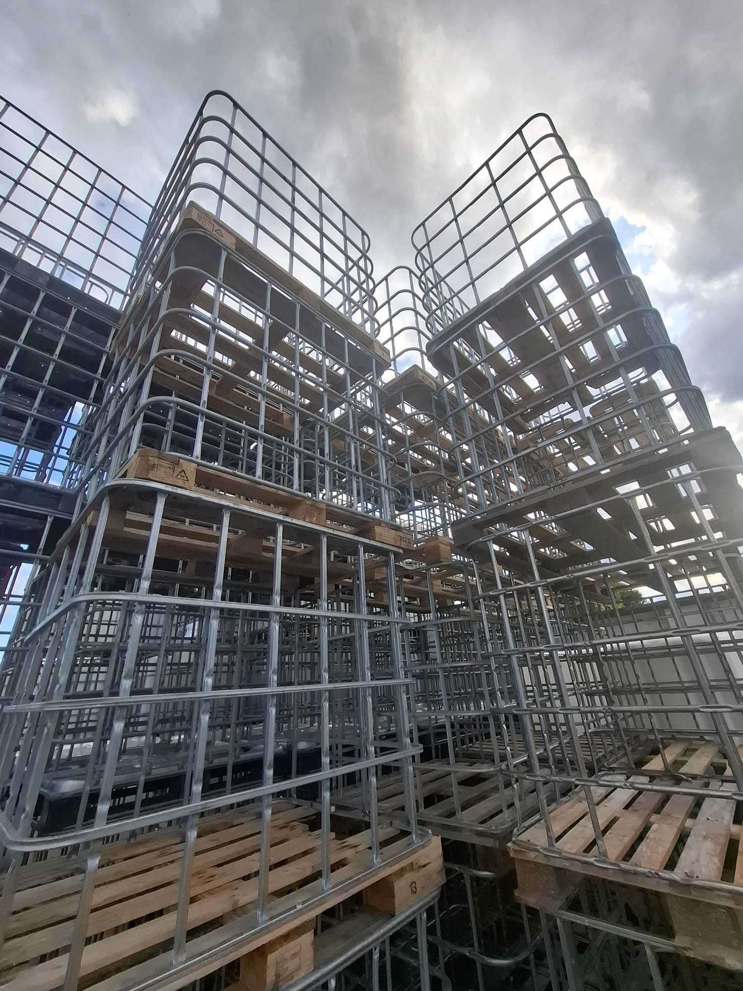 Zbiornik   Kosz 1000 l do IBC drewniana paleta  małzer mauzer