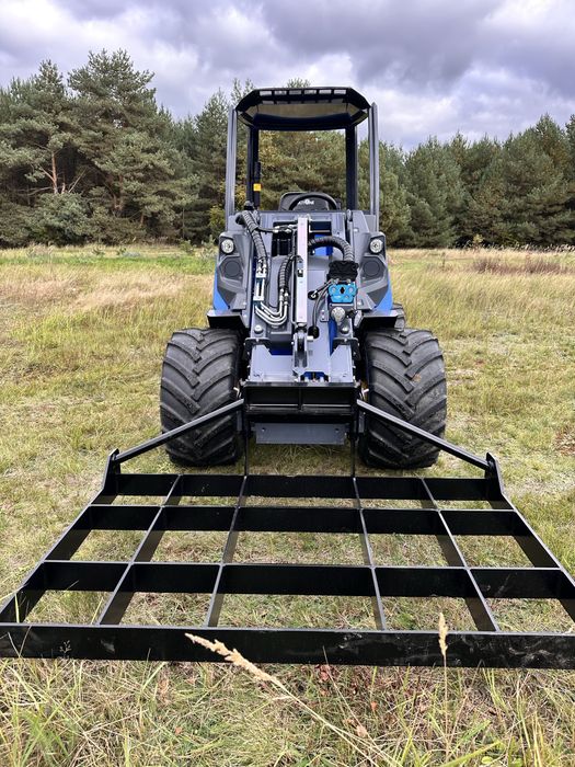 Wynajem miniładowarki  MultiOne 8.5 (Avant) łyżka 4w1, niwelator…