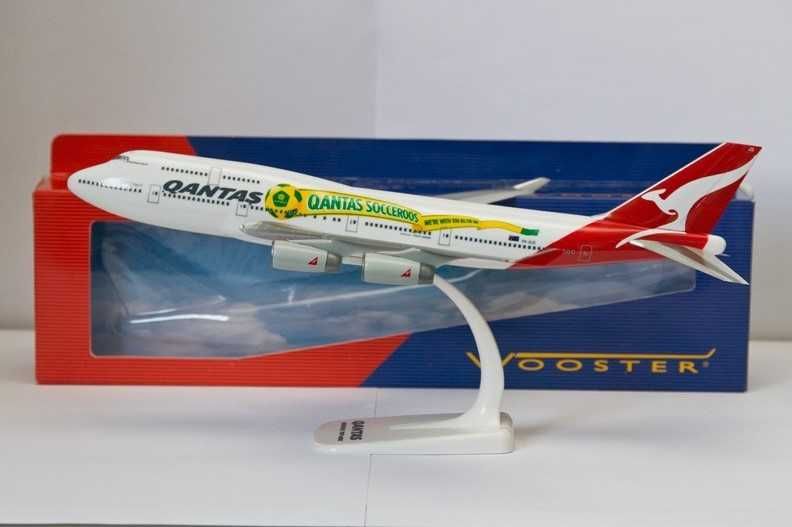 Avião de coleção- QANTAS Boeing 747-400 com 28 cm de comprimento