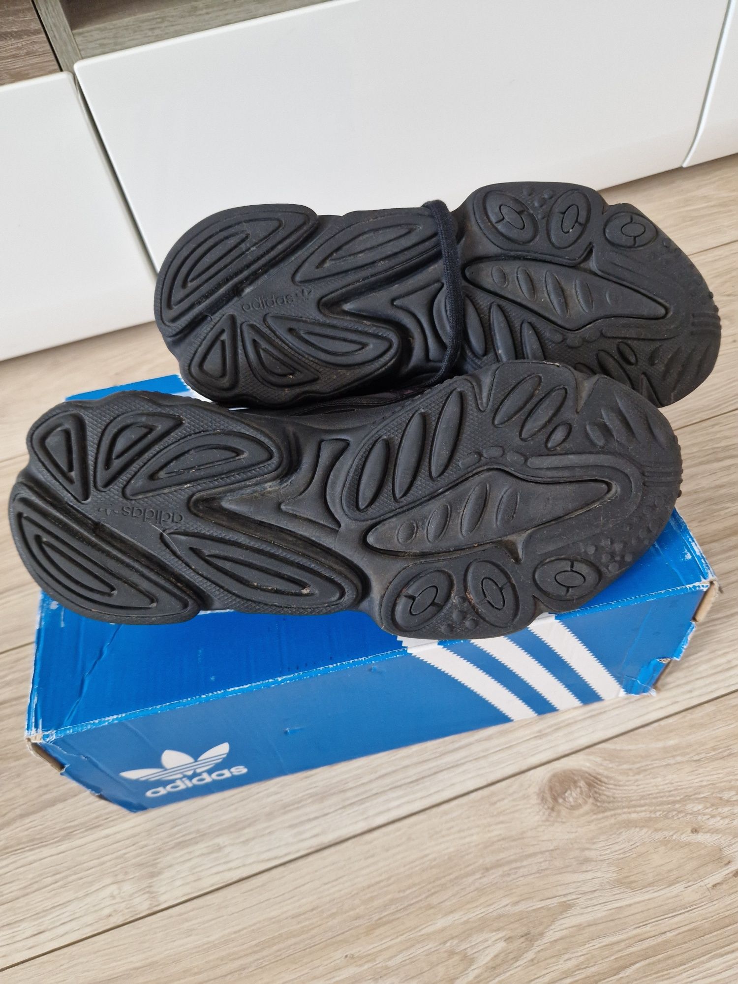 Czarne buty adidas ozweego r. 42
