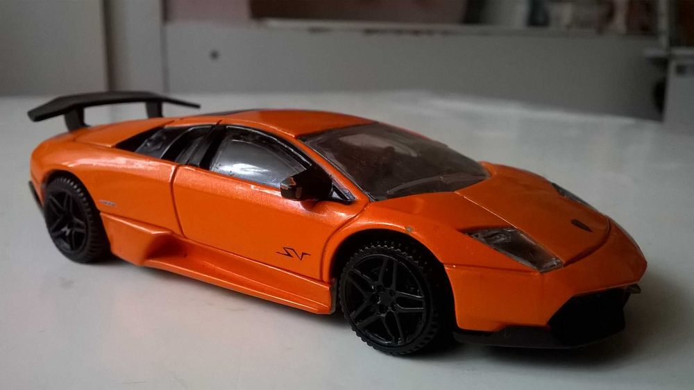 LAMBORGHINI Murcielago LP670-4SV model metalowo-plastikowy; skala 1:43