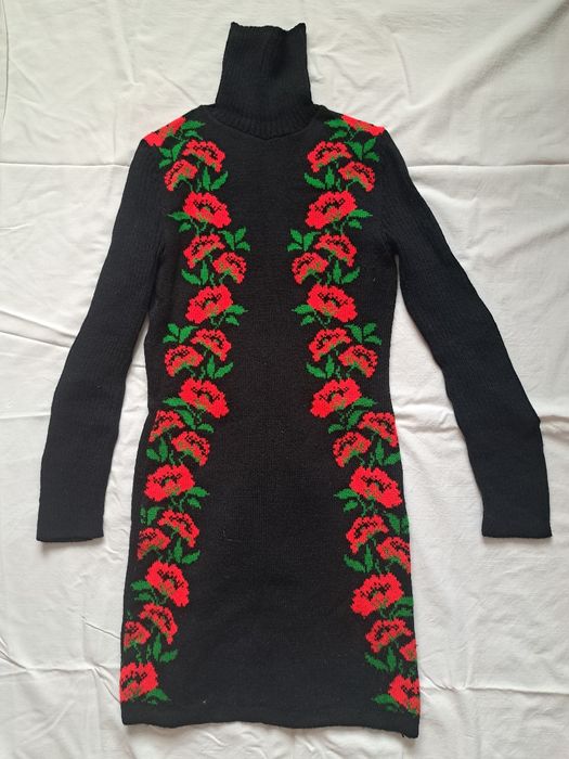 Жіноча сукня-вишиванка