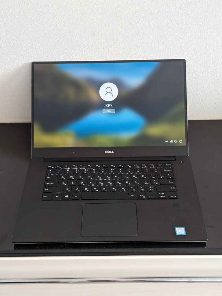 Dell XPS 15 9560 i7-7700HQ 16GB/512GB GTX 1050 4K Touchscreen