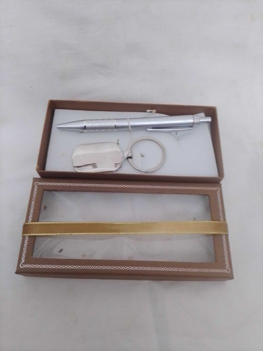 Подарунковий комплект "Кульова ручка і брелок для ключів"