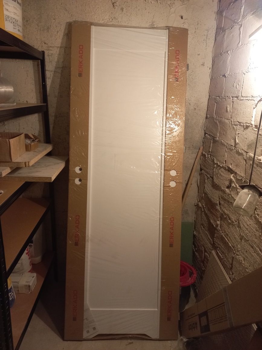Białe drzwi łazienkowe Erkado Pera Basic 2 / prawe 70 cm