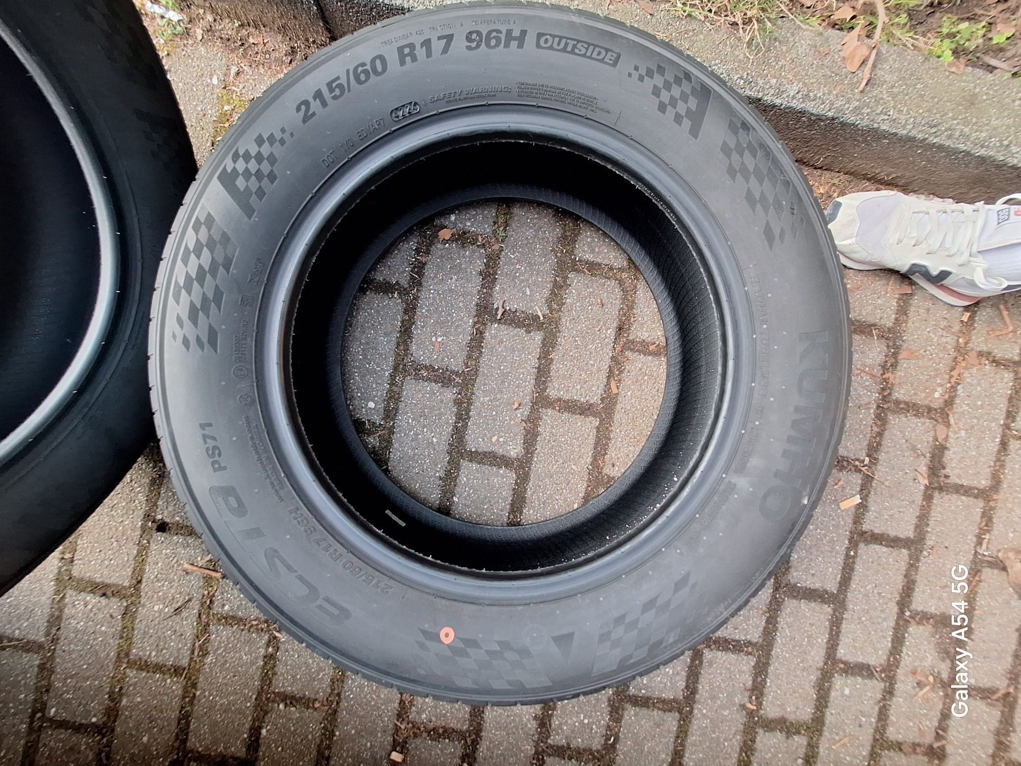 Продам новые шины Kumho 215 60 17 2024
