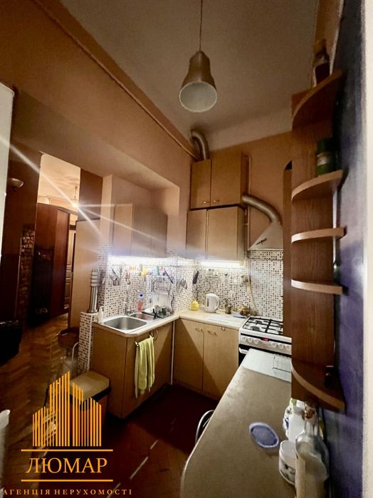 Продам 3-х кім квартиру + приміщення під оренду (25 м.кв.)
