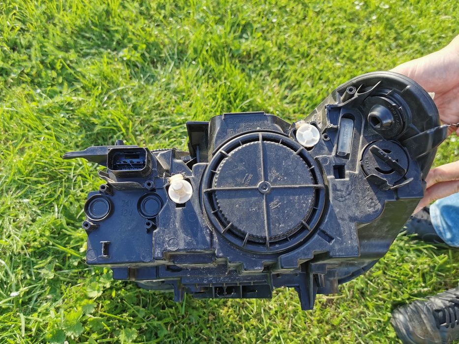 Lampa przednia prawa BMW X1
